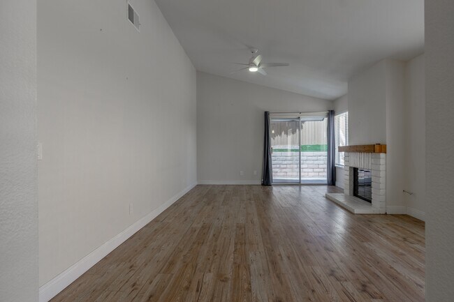 Building Photo - 27263 Family Cir