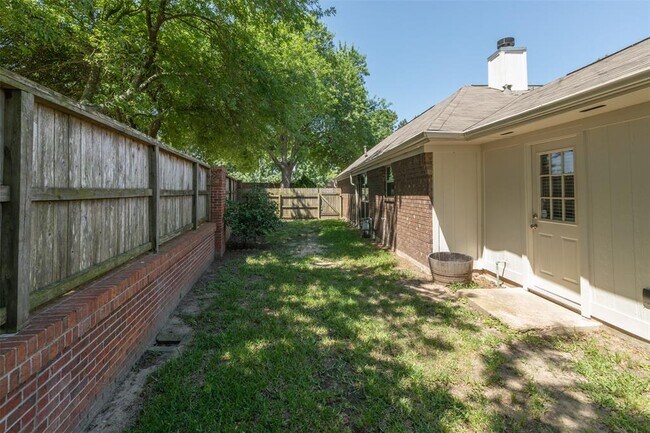 Building Photo - 2935 Auburn Dr