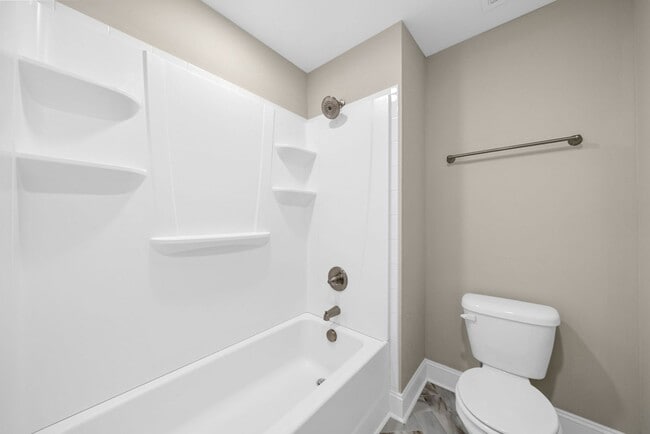 Building Photo - Luxury Meets Comfort: 5-Bed Beauty with Ch...