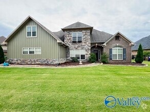 Building Photo - 2405 Rothmore Dr SW