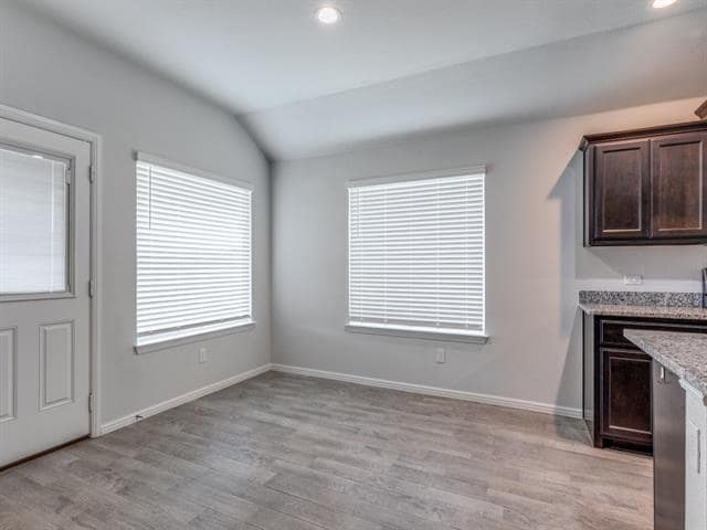 Building Photo - 545 Houndstooth Dr