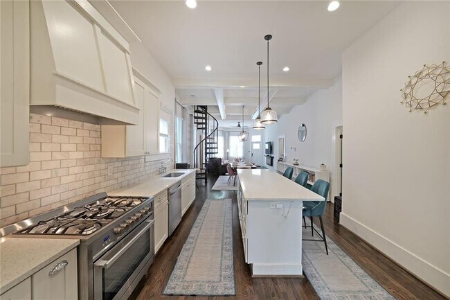 Building Photo - 224 Bass St SW