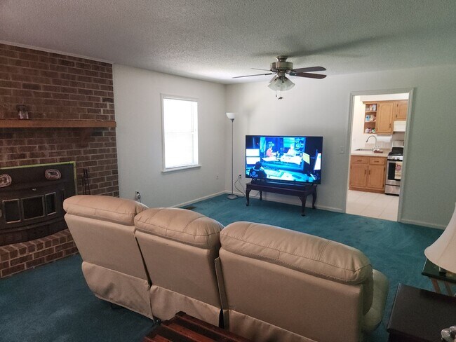 Building Photo - Single Level Three Bedroom Ranch Style Home in Ridgeland, SC!