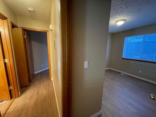 Building Photo - STUNNING SOUTH HILL HOME