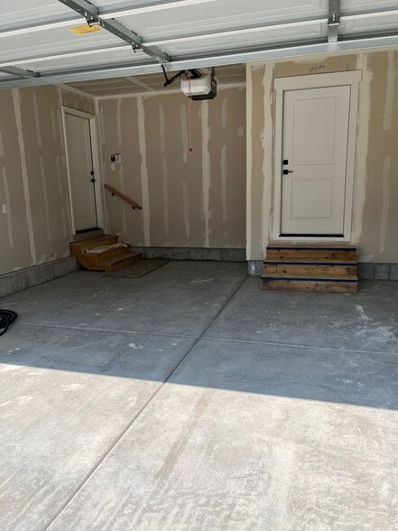 Building Photo - 731 N 160 E