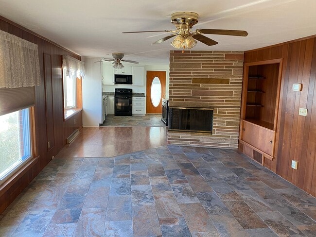 Building Photo - 3bed 2bath Home with Atwood Lake Views