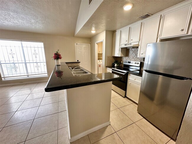 Building Photo - 9164 Wilcrest Dr