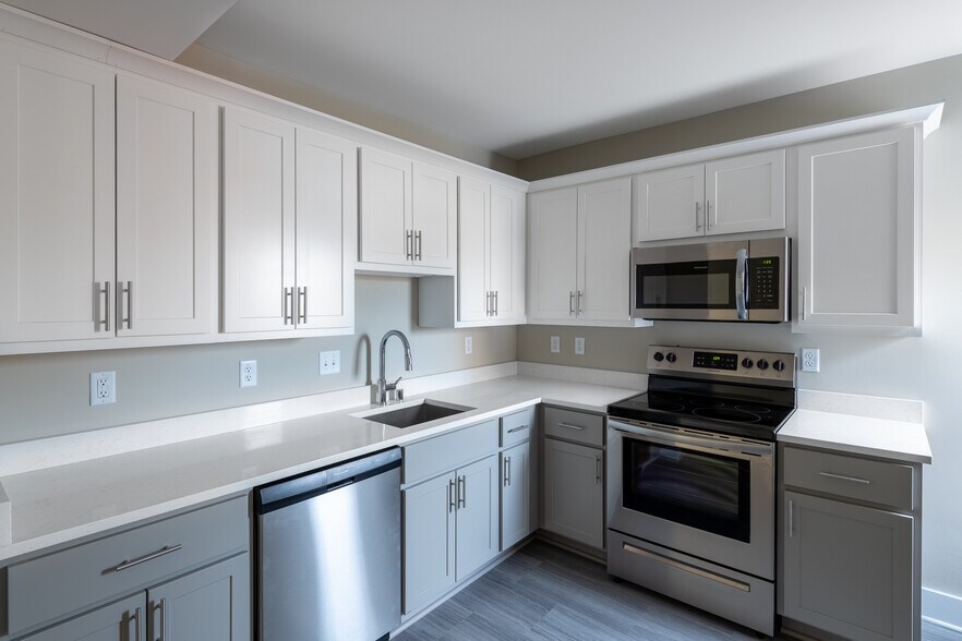 Building Photo - 2571 S Kinnickinnic Ave