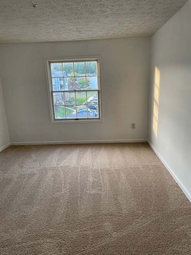 Building Photo - ABINGDON - LAURAL WOODS CONDO