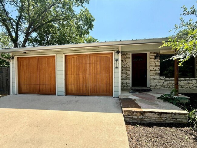 Building Photo - 2607 Princeton Dr