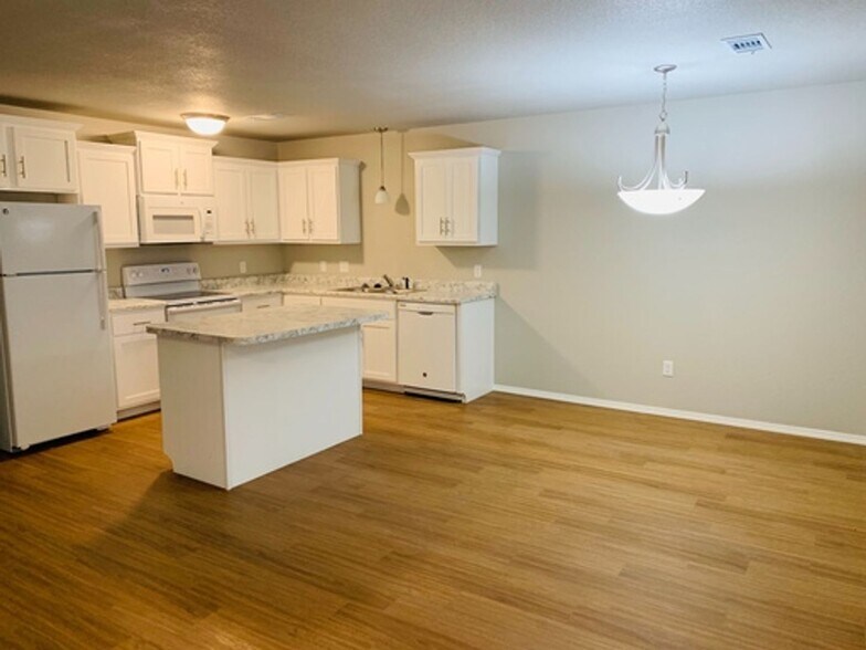 Building Photo - 2121 Ingalls Ln