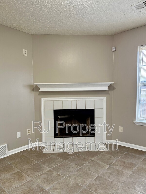 Building Photo - 4297 Kings Valley Cove E