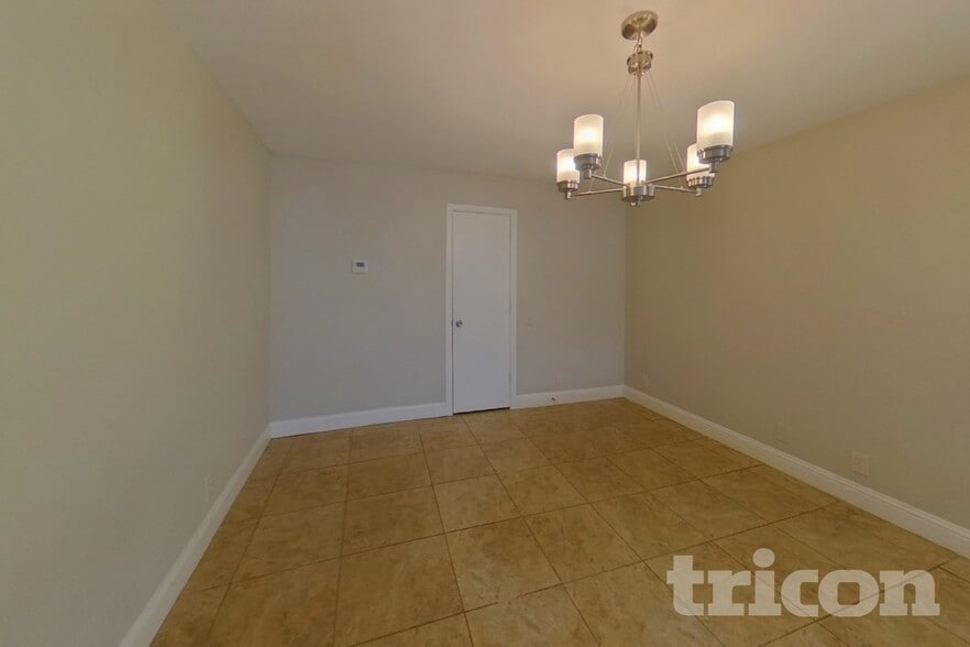 Building Photo - 5636 Wimbleton Way