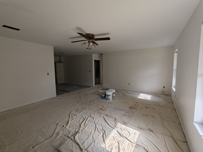 Building Photo - 6133 NW 33 St