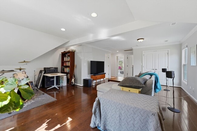 Building Photo - Stunning 4BR Home in Cascade Falls – Modern Upgrades & EV Ready!