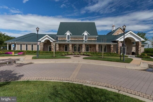 Building Photo - 24693 Kings Canyon Square