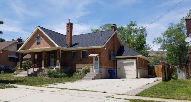 Building Photo - Beautiful Home Ready for Move-in