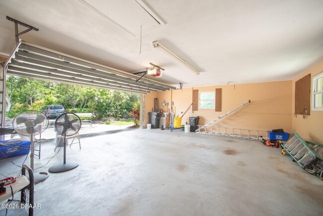 Building Photo - 864 S Beach St