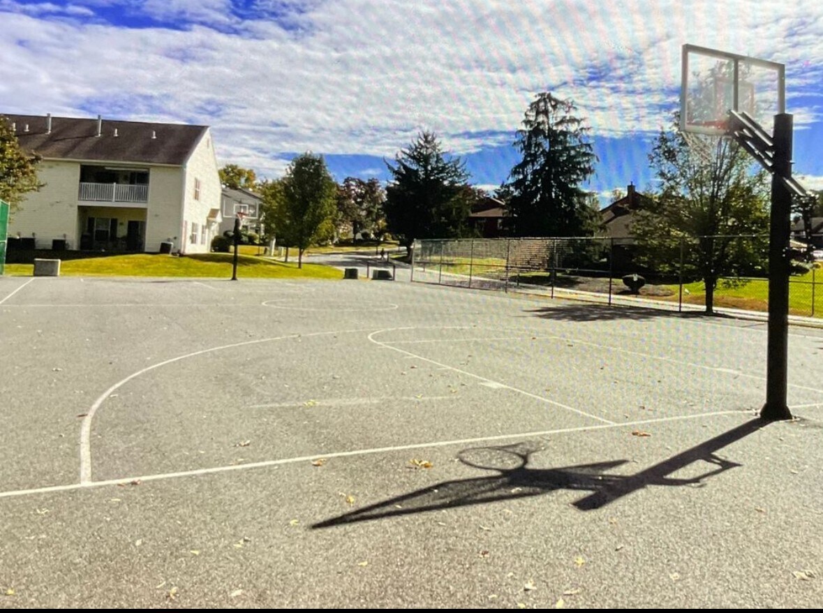 Building Photo - 35 Christine Dr