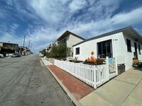 Building Photo - 429 28th St