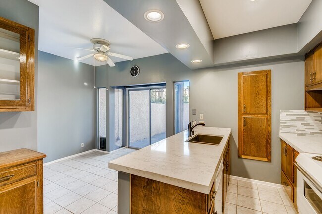 Building Photo - Immaculate 2 bedroom condo with all the ap...