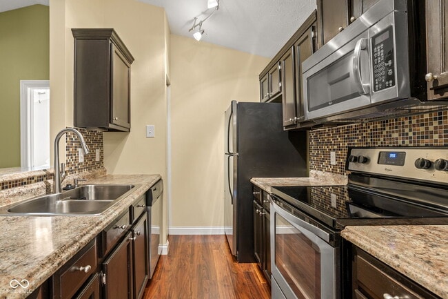 Building Photo - 4530 Village Ct