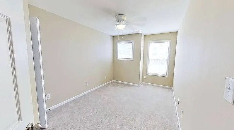 Building Photo - 513 Village Loop Dr