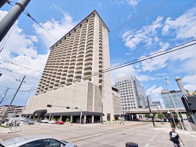 Building Photo - 2016 Main St