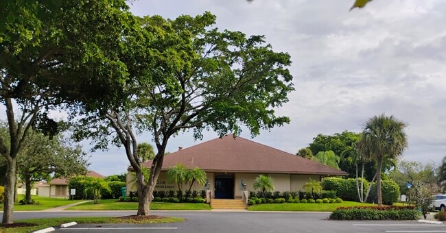 Building Photo - 51 Mayfair Ln