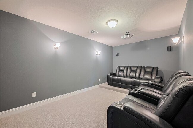 Building Photo - 6243 Garden Lakes Ln