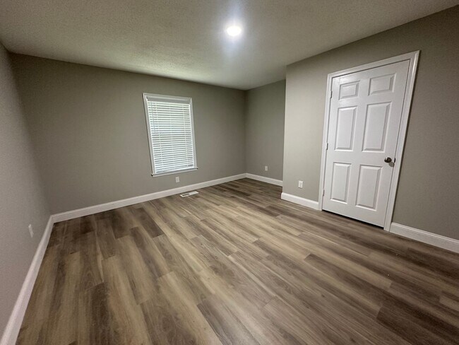 Building Photo - 1402 Diuguid