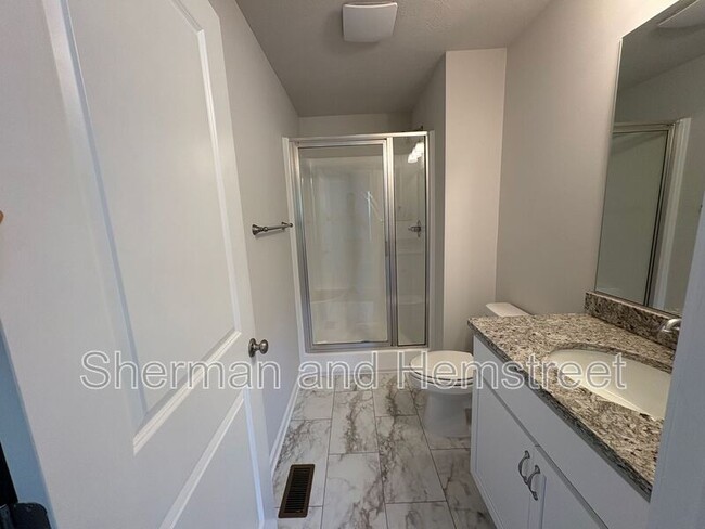 Building Photo - 655 Caroline Ct