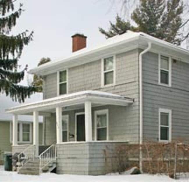 Primary Photo - Spacious 4-Bedroom House on Drake Street w...