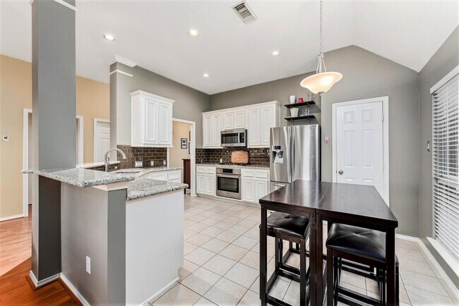 Building Photo - 21506 Willow Glade Dr