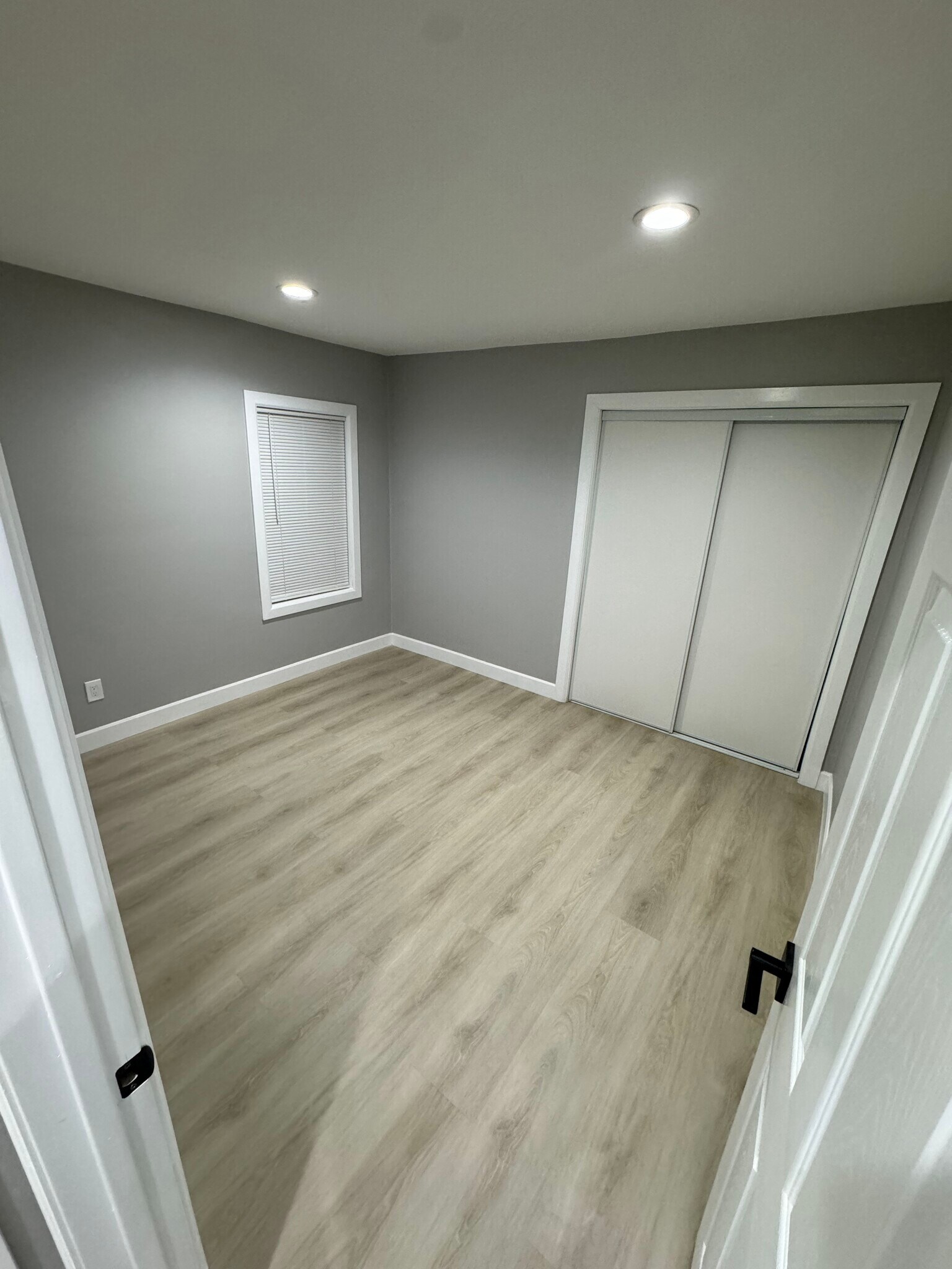 Building Photo - 6476 Orizaba Ave