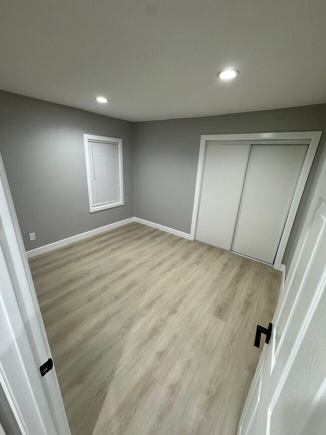 Building Photo - 6476 Orizaba Ave