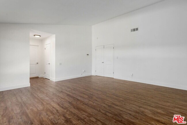 Building Photo - 16541 Park Ln Cir