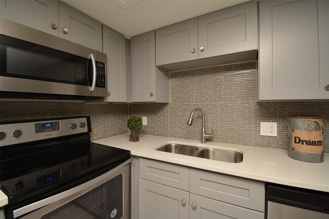 Building Photo - 12633 Memorial Dr