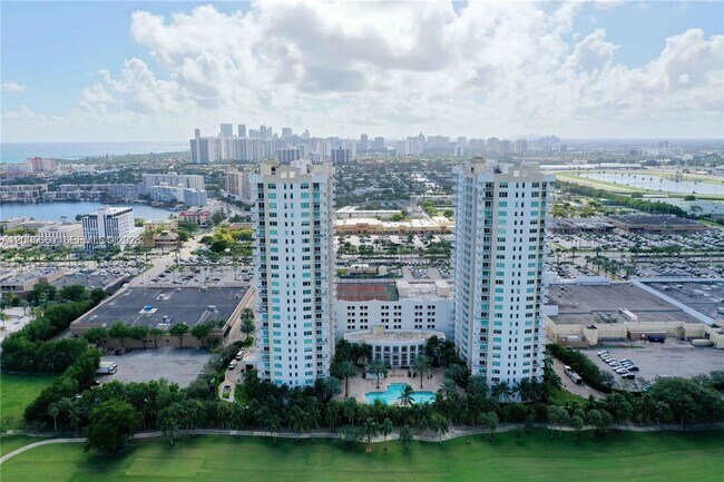Building Photo - 1745 E Hallandale Beach Blvd
