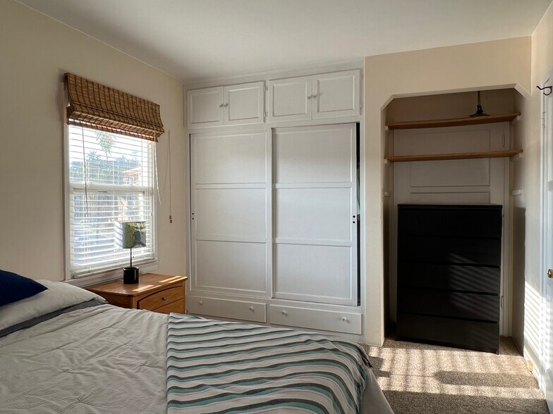 Building Photo - 3700 Bluff Pl