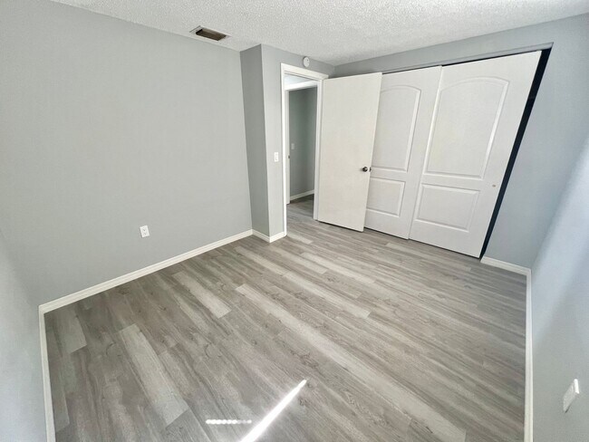Building Photo - Adorable Renovated 2BD/1BTH Villa in 55+ C...