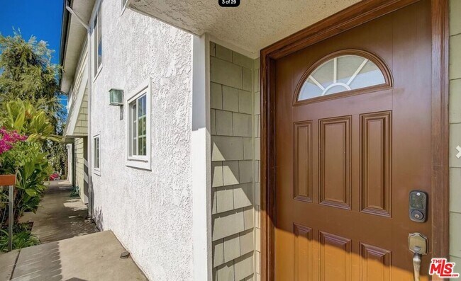 Building Photo - 1837 11th St