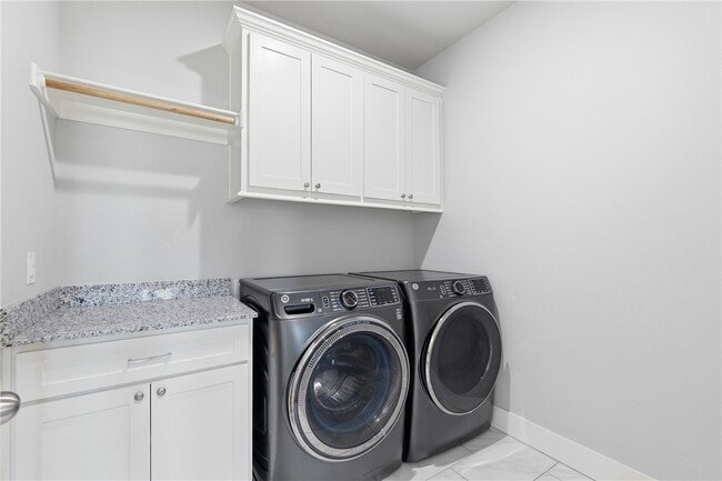 Building Photo - 40 E Loveland Loop