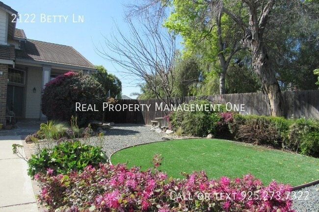 Building Photo - 2122 Betty Ln