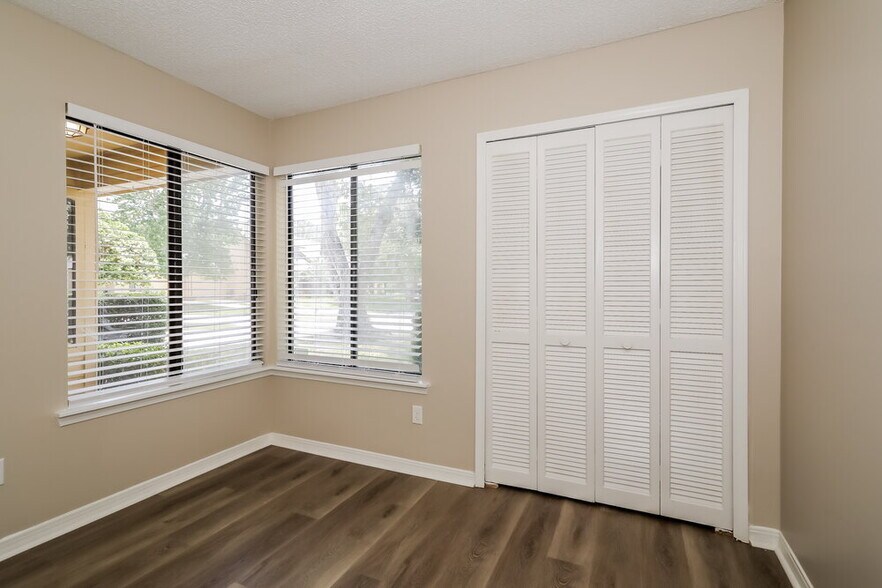 Building Photo - 4176 Rollingwood Ct