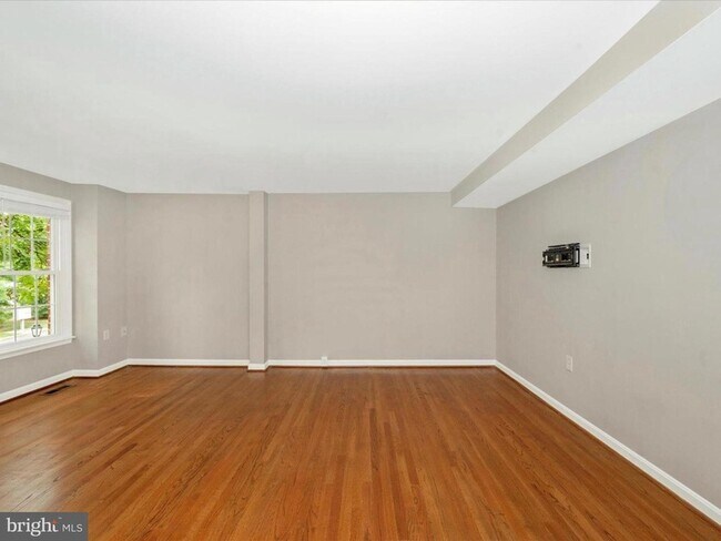 Building Photo - 112 Bracken Ct