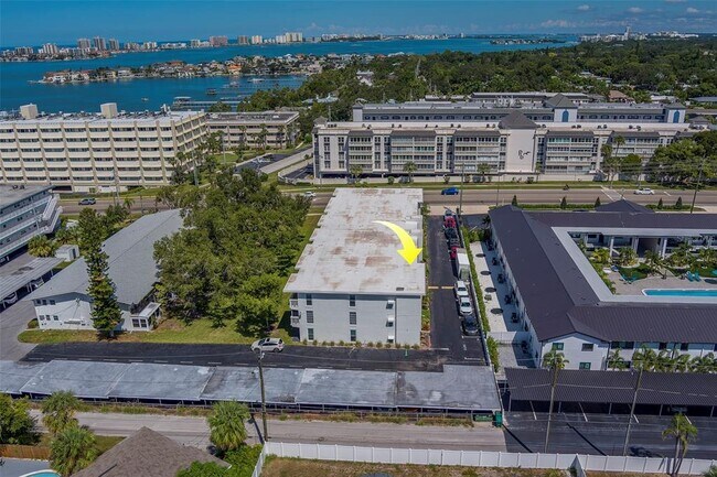 Building Photo - 2944 W Bay Dr