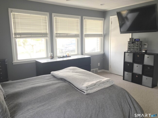 Building Photo - 25 Rena Pl