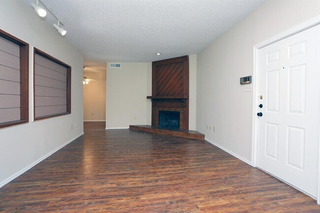Building Photo - 9254 Forest Ln