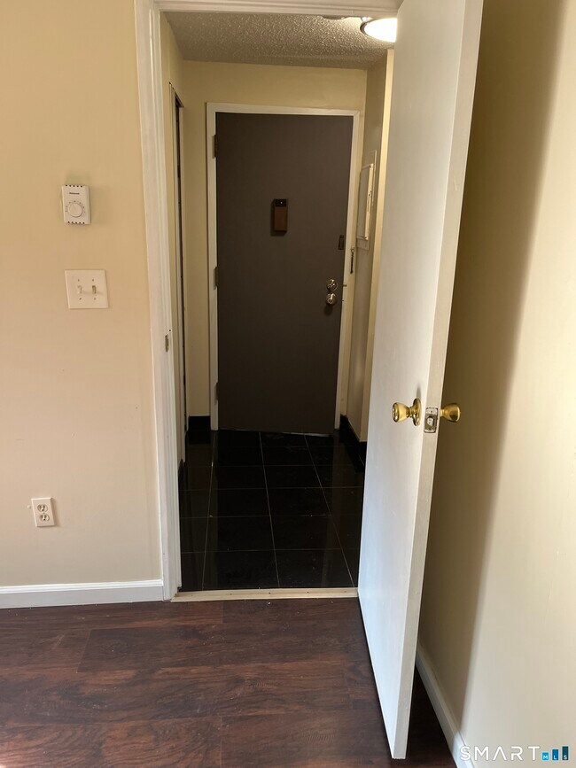 Building Photo - 20 Burgundy Hill Ln
